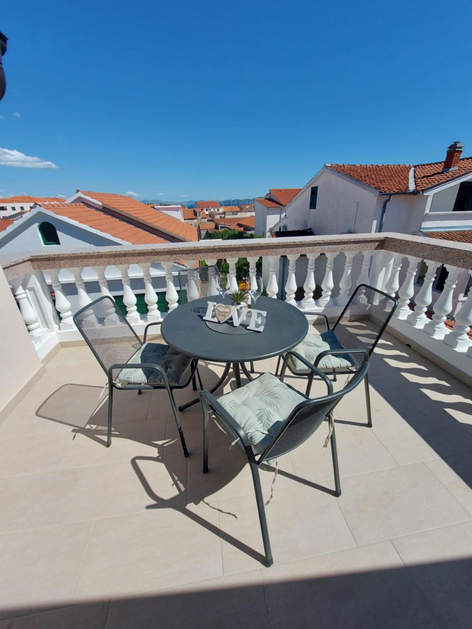 Apartmani Delac Vodice Habitación foto