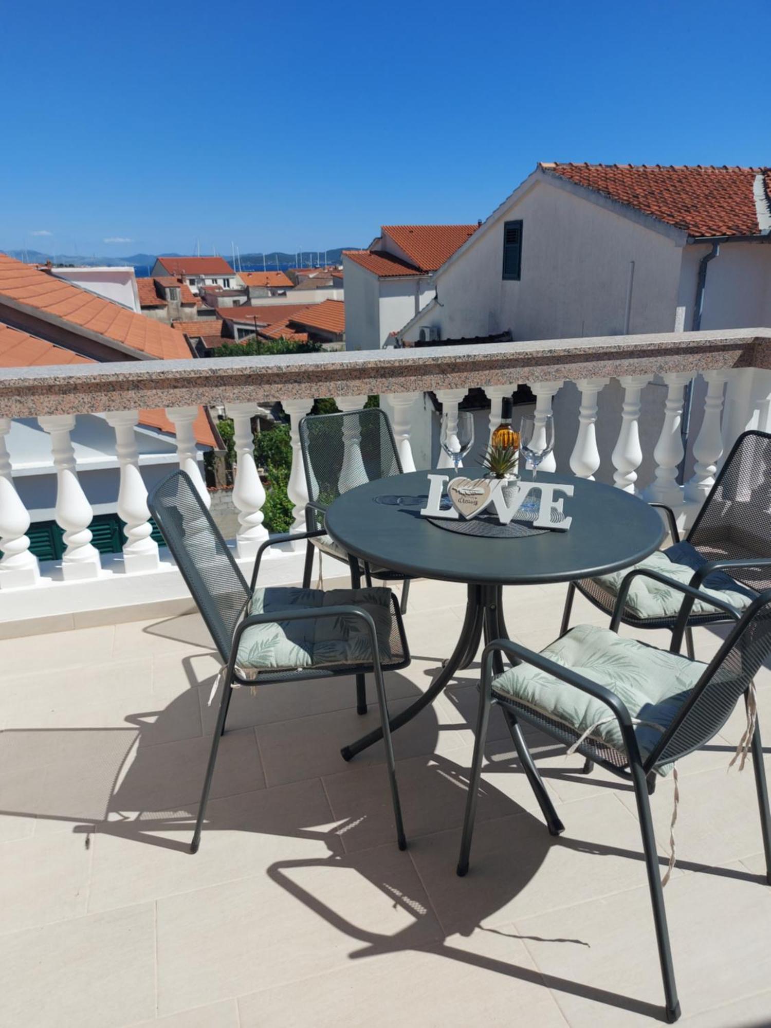 Apartmani Delac Vodice Habitación foto