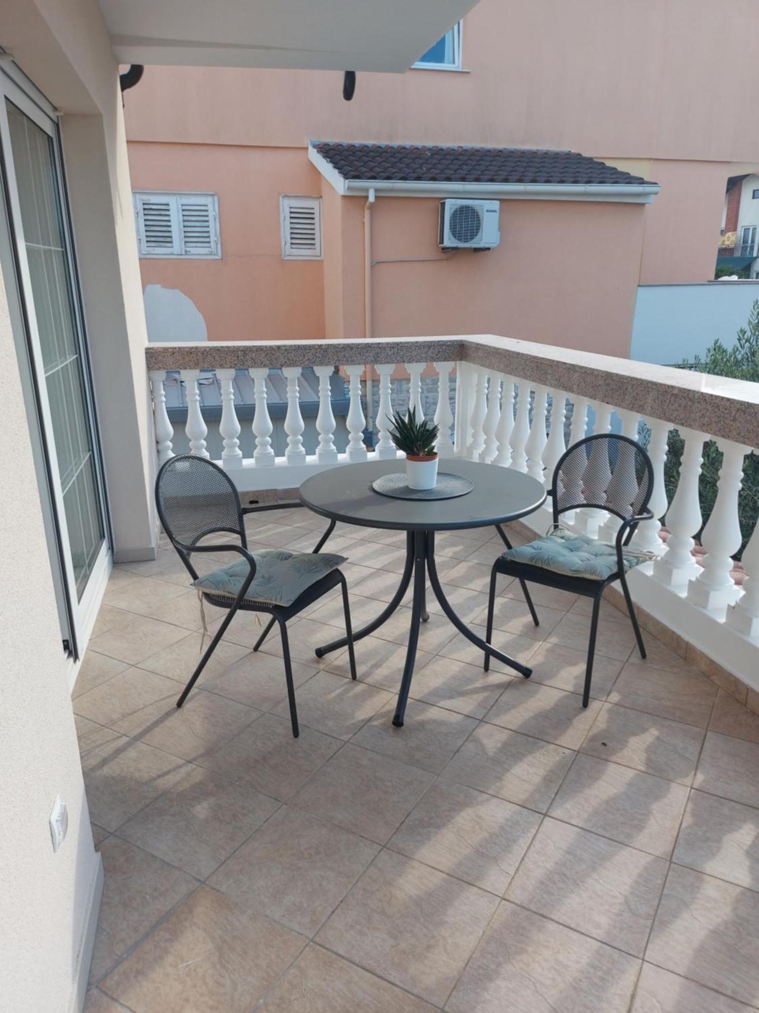 Apartmani Delac Vodice Habitación foto